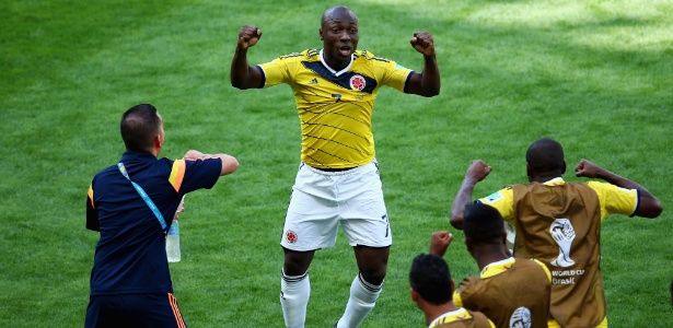 Pablo Armero comanda comemoração colombiana em estreia contra a Grécia na Copa do Mundo