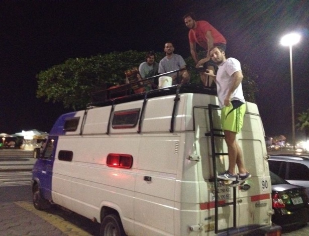Patrick Preumaier e três amigos de Rosário, que viajaram num "motor home" até o Rio
