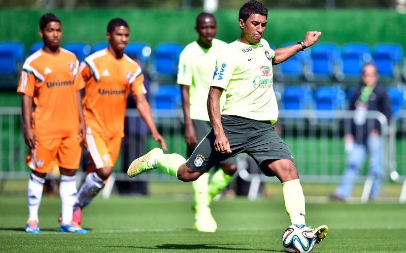 Paulinho foi o único titular em campo no jogo-treino contra o sub-20 do Fluminense