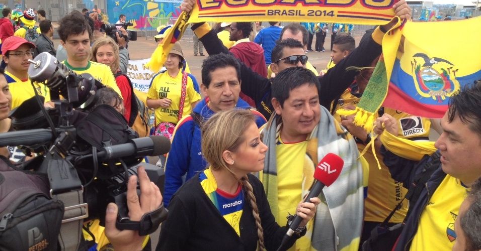 15.jun.2014 - Apresentadora de um programa de TV esportivo no Equador, Mariegiselle está em sua primeira Copa do Mundo