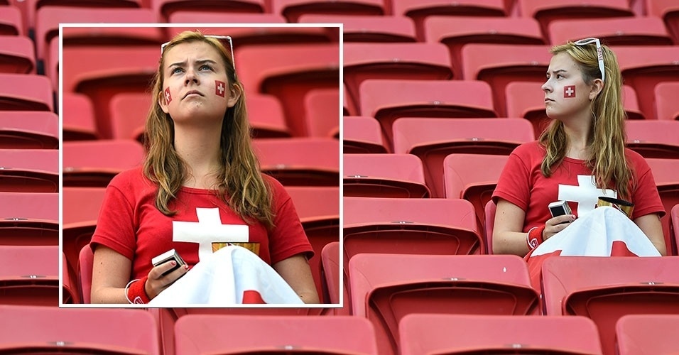 15.jun.2014 - Solitária na arquibancada, torcedora da Suíça aguarda o confronto com o Equador a caráter para a Copa