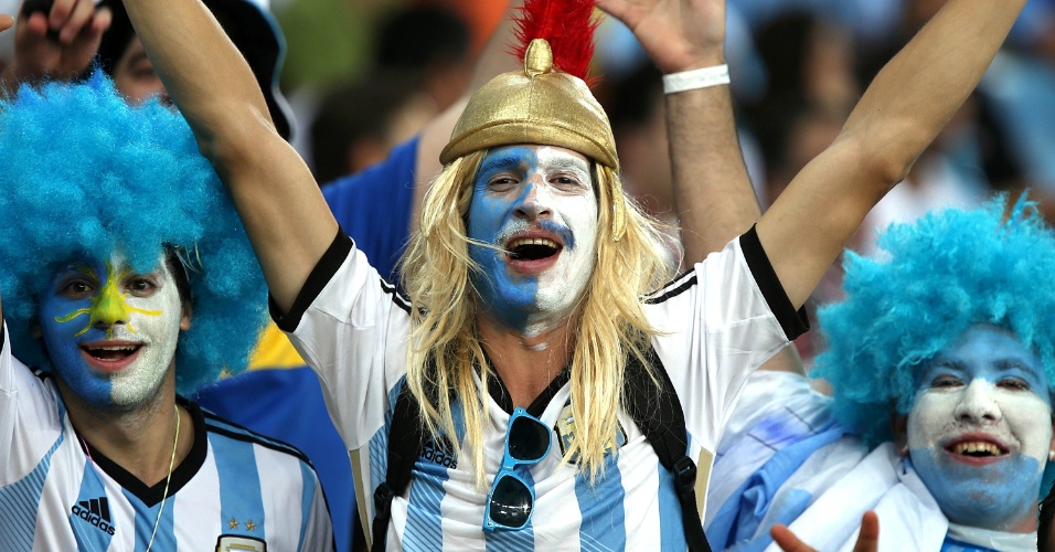 Torcida argentina faz festa no Maracanã antes do jogo contra a Bósnia-Herzegóvina