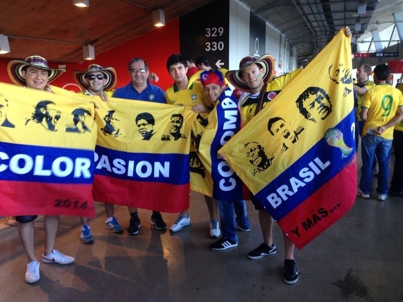 Guilherme e seu pai Carlos Guilherme acompanharam o jogo da Colômbia e conheceram torcedores do país. Mande sua foto com um gringo: use a hashtag #uolnacopa no Instagram ou Twitter. Você também pode enviar um WhatsApp para (11) 94288.3664