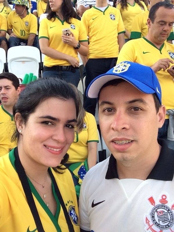 Juliana e Junior acompanham a estreia do Brasil no Itaquerão. Mande sua foto no Itaquerão: use a hashtag #uolnacopa no Instagram ou Twitter. Você também pode enviar um WhatsApp para (11) 94288.3664