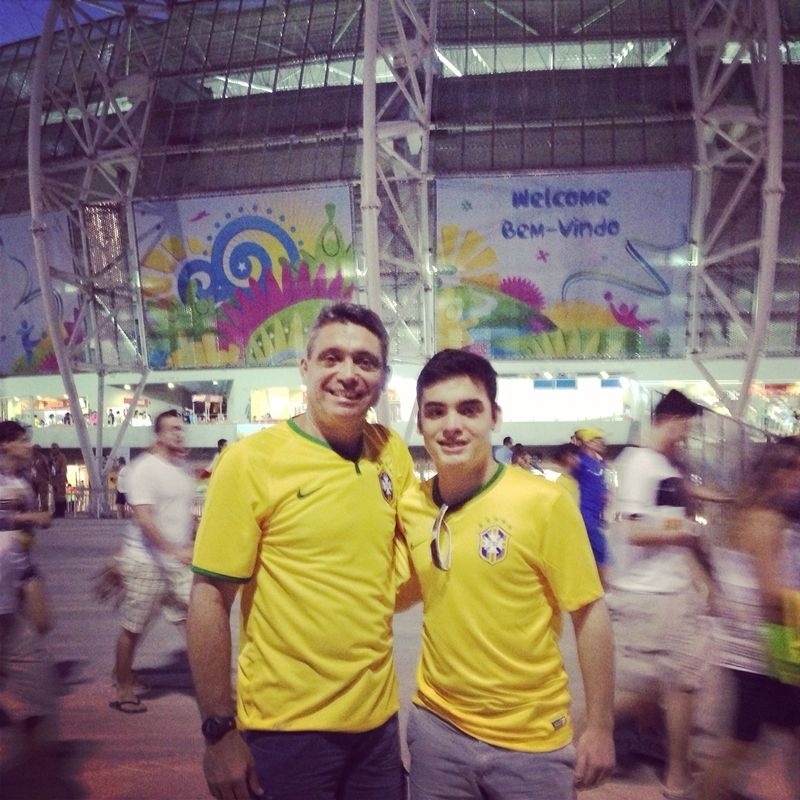 Evandro e Samuel Marinho na Arena Castelão para ver Uruguai e Costa Rica. Mande sua foto no estádio: use a hashtag #uolnacopa no Instagram ou Twitter. Você também pode enviar um WhatsApp para (11) 94288.3664