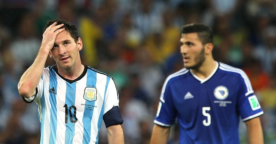 Messi reage após jogada na vitória da Argentina sobre a Bósnia por 2 a 1