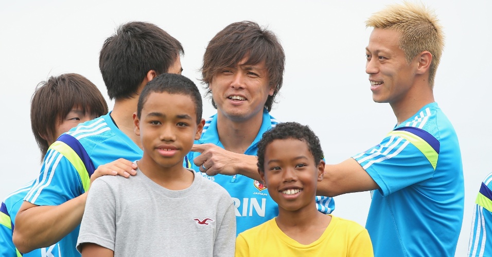Shinji Okazaki, Yasuhito Endo e Keisuke Honda tiram foto nos EUA, última parada do Japão antes da chegada em São Paulo para a Copa