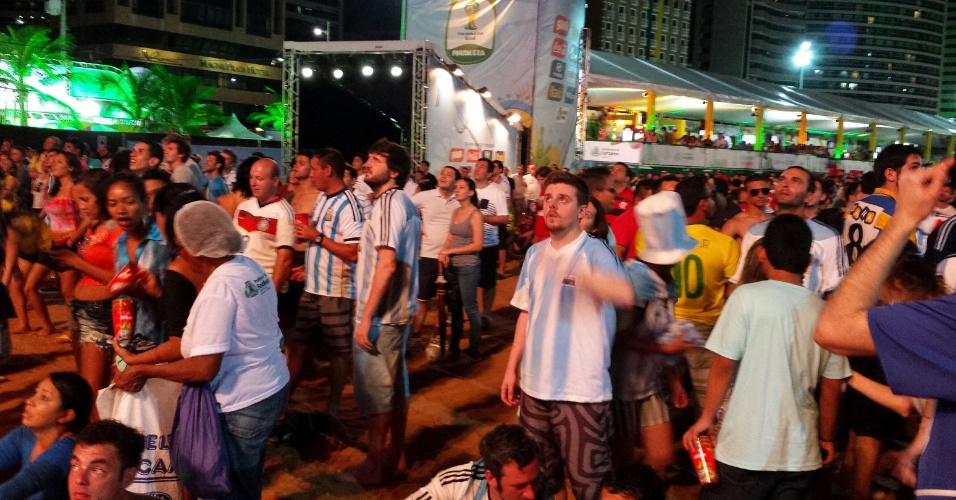 Torcedores argentinos se reúnem em Fortaleza para acompanhar partida contra a Bósnia