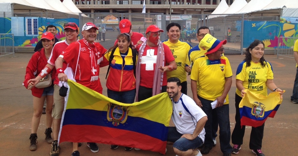 Torcedores de Suíça e Equador confraternizam antes de estreia na Copa