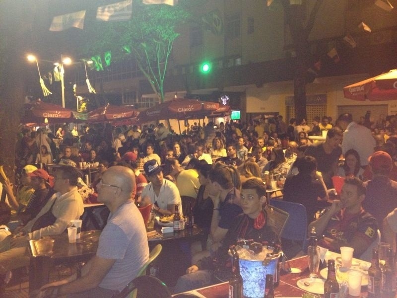 Torcedores lotam bares em Belo Horizonte para acompanhar duelo entre Argentina e Bósnia