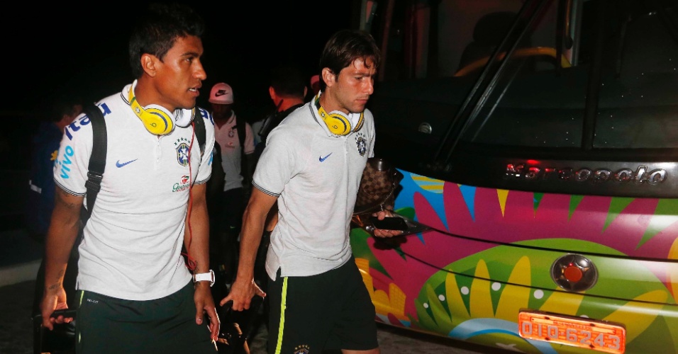 15. jun. 2014 - Paulinho e Maxwell chegam em Fortaleza