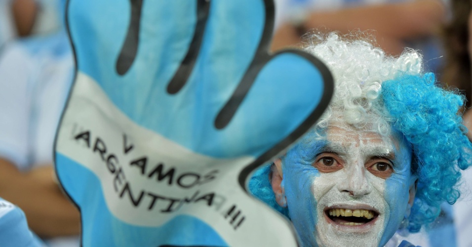 15.jun.2014 - Se depender da 'mãozinha' deste torcedor, a Argentina vai longe na Copa do Mundo