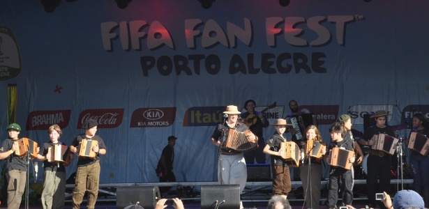Porto Alegre investe em cultura regional para ganhar turistas. Primeira Fan Fest foi totalmente gaúcha