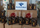 Receita apreende mais de 1.000 taças da Copa no porto de Suape (PE) - Carlos Madeiro/UOL