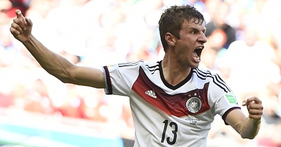 16.jun.2014 - Thomas Müller vibra ao marcar para a Alemanha na goleada sobre Portugal por 4 a 0