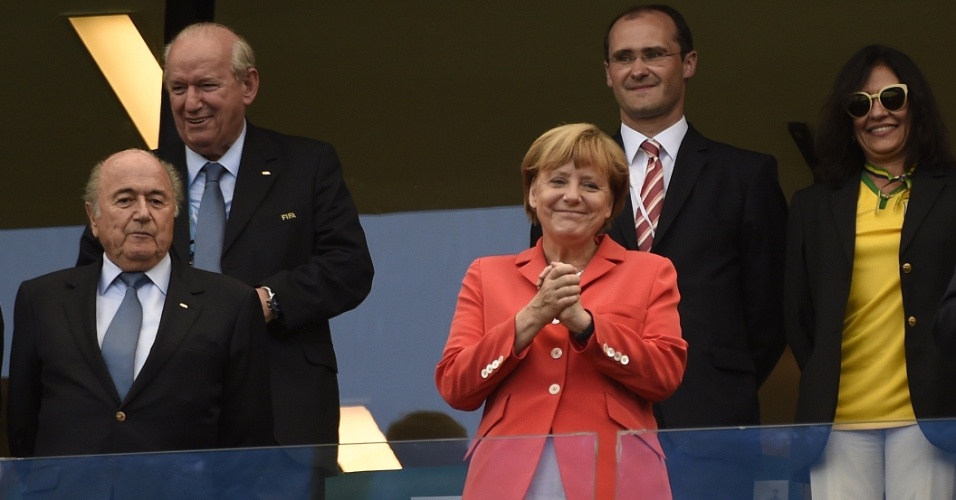 Chanceler alemã Angela Merkel na Arena Fonte Nova ao lado do presidente da Fifa Joseph Blatter