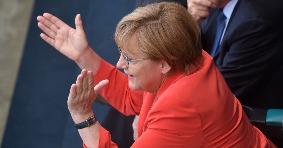 Chanceler Angela Merkel comemora o primeiro gol da Alemanha sobre Portugal