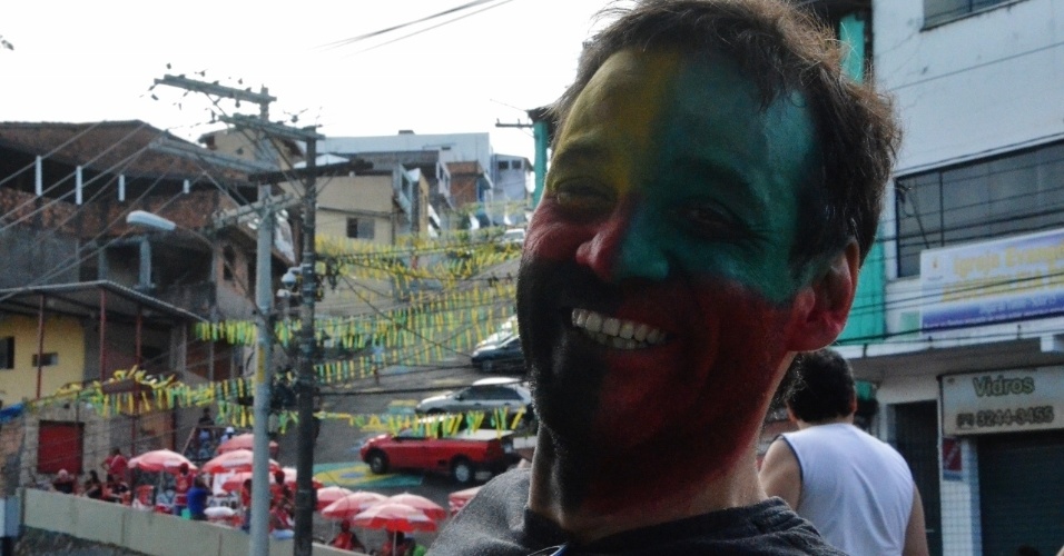 Com rosto pintado, torcedor chega à Fonte Nova para acompanhar Alemanha x Portugal