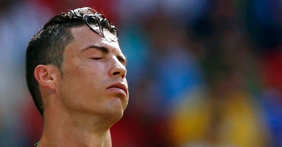 Cristiano Ronaldo lamenta jogada na derrota de Portugal para a Alemanha em Salvador