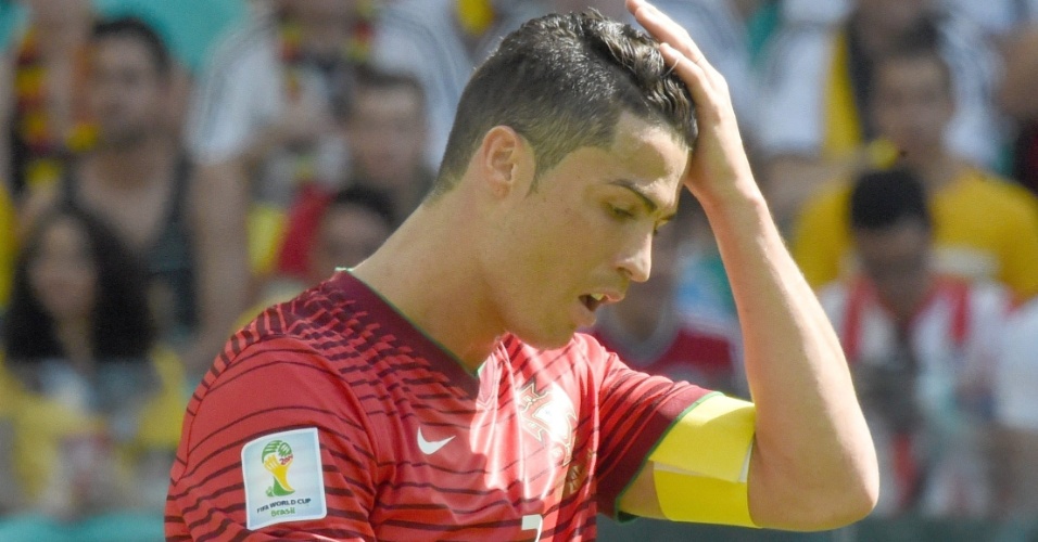 Cristiano Ronaldo lamenta lance perdido na derrota de Portugal para a Alemanha na Copa
