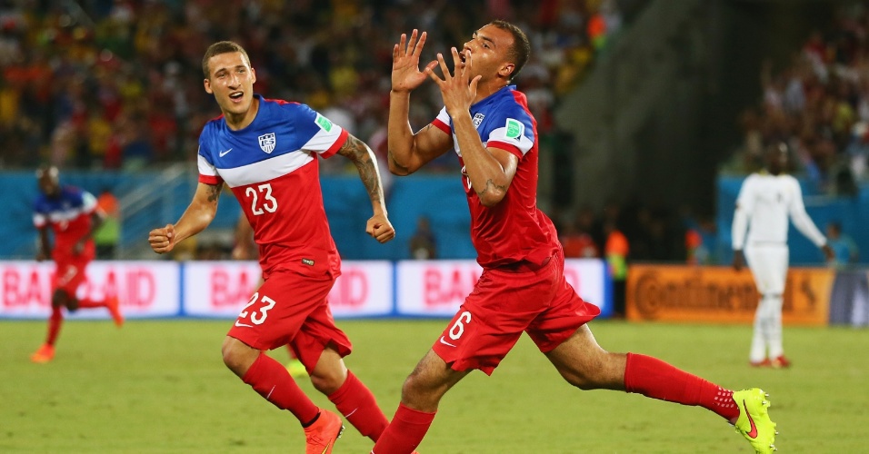 16.jun.2014 - Jogadores dos EUA comemoram gol da vitória sobre Gana, que saiu aos 41 minutos do segundo tempo