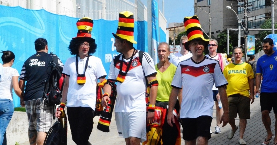 Torcedores alemães chegam animados à Fonte Nova para a estreia na Copa contra Portugal