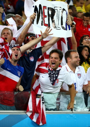 16.jun.2014 - Torcida dos EUA comemora depois da seleção marcar o segundo gol contra Gana na Copa  - Robert Cianflone/Getty Images