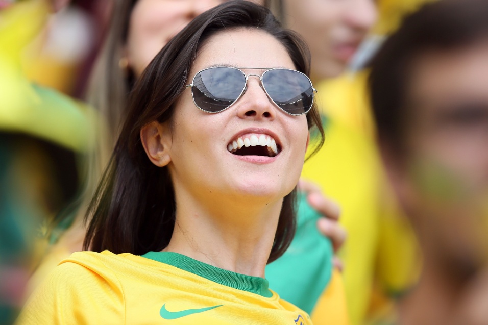 17.jun.2014 - Castelão está tomado de belas torcedoras para a partida entre Brasil e México