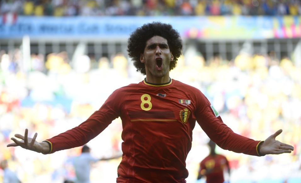 Belga Marouane Fellaini comemora gol de empate da Bélgica contra a Argélia