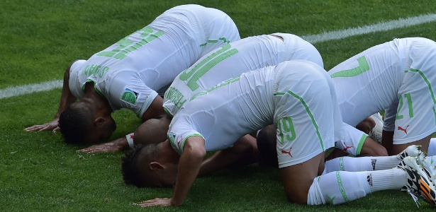 Jogadores da Argélia fazem cinco orações por dia e terão sala com indicação a Meca no RS