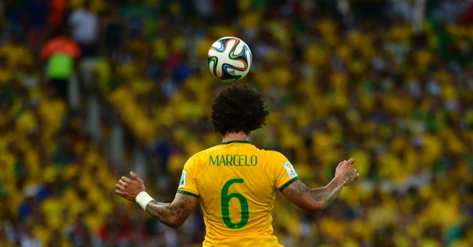 17.jun.2014 - Marcelo tentou de tudo, até cavar um pênalti no fim do jogo. Mas não impediu que o placar saísse do zero no Castelão