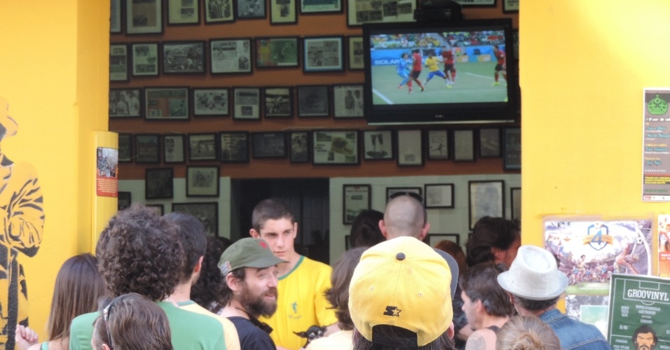 O Torto ficou lotado de clientes que assistiram ao jogo entre Brasil e México
