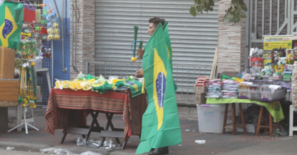 Sem time na Copa, bolivianos adotam o Brasil