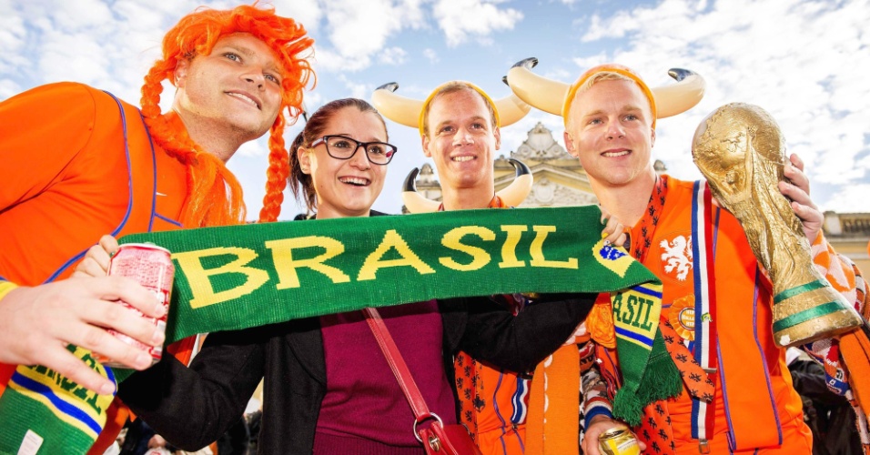 Holandeses chegam animados ao Beira-Rio para a partida contra a Austrália