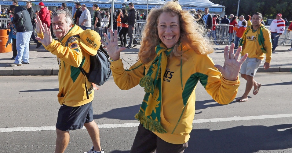 Torcedores australianos mostram confiança em chegada ao Beira-Rio para jogo contra a Holanda