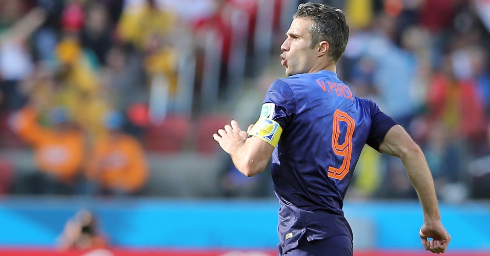 Van Persie comemora segundo gol da Holanda contra a Austrália, em Porto Alegre