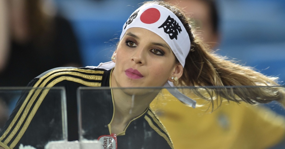 19.jun.2014 - A beleza da torcedora do Japão não é nipônica, mas certamente pode ser considerada universal
