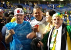 Torcedores brasileiros aderem à faxina japonesa e limpam estádio - Bruno Thadeu/UOL