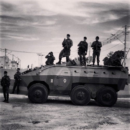 Segurança do exército antes de Rússia x Coreia do Sul em Cuiabá