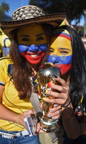 Torcedoras colombianas mostram otimismo durante a chegada ao Mané Garrincha