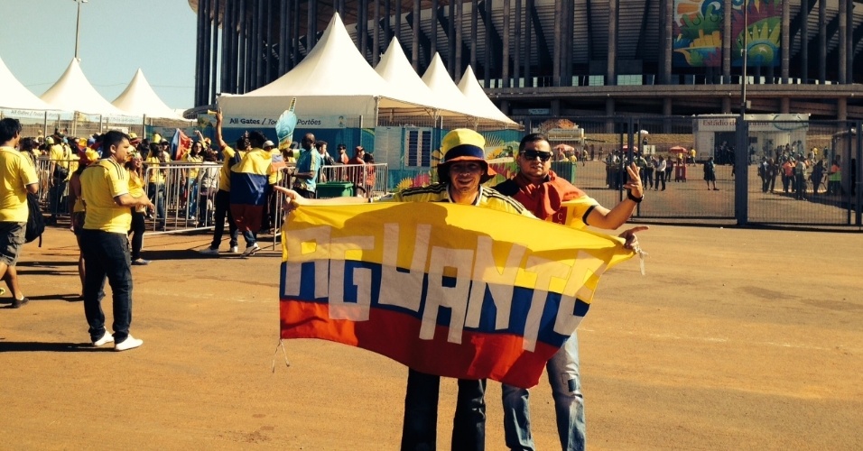 Torcedores colombianos chegam ao Mané Garrincha para a partida contra a Costa do Marfim