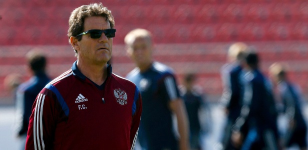 Fabio Capello, treinador da Rússia, comanda atividade da sua seleção em Itu