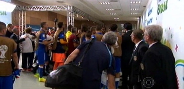 Italianos e costarriquenho se estranham na saída para o intervalo na Arena Pernambuco