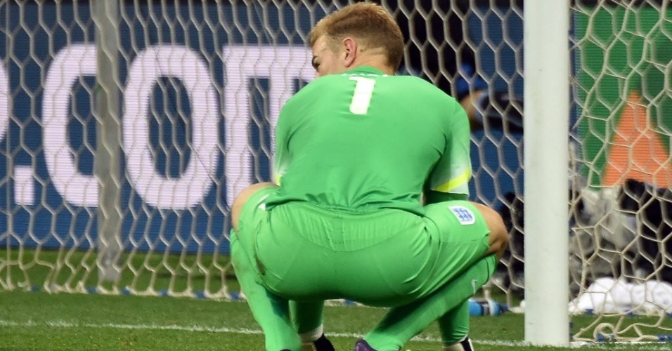 Joe Hart depois do gol do atacante Luis Suárez na partida da Inglaterra contra o Uruguai