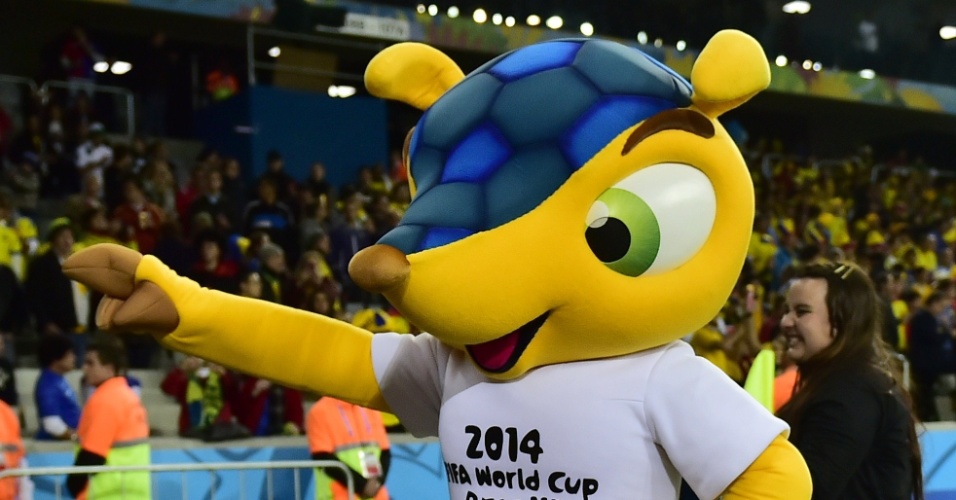 Sumido nos estádios, o Fuleco, mascote oficial da Copa, resolveu dar as caras e foi visto dentro do campo da Arena da Baixada antes do jogo entre Equador e Honduras