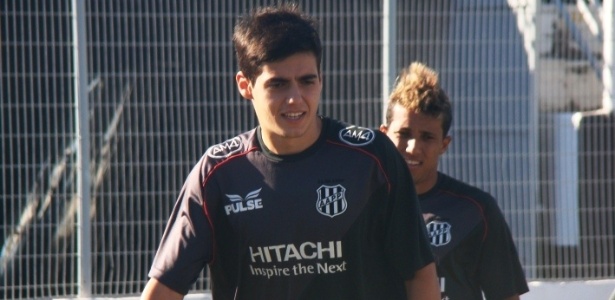 O meia Léo Cittadini luta para se firmar na equipe titular durante o período de treinos - PontePress/Guilherme Dorigatti