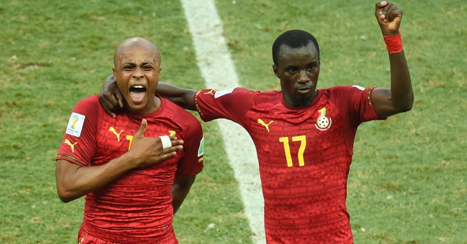 21.jun.2014 - Andre Ayew (esquerda) e Mohammed Rabiu comemoram o primeiro gol de Gana no empate por 2 a 2 contra a Alemanha