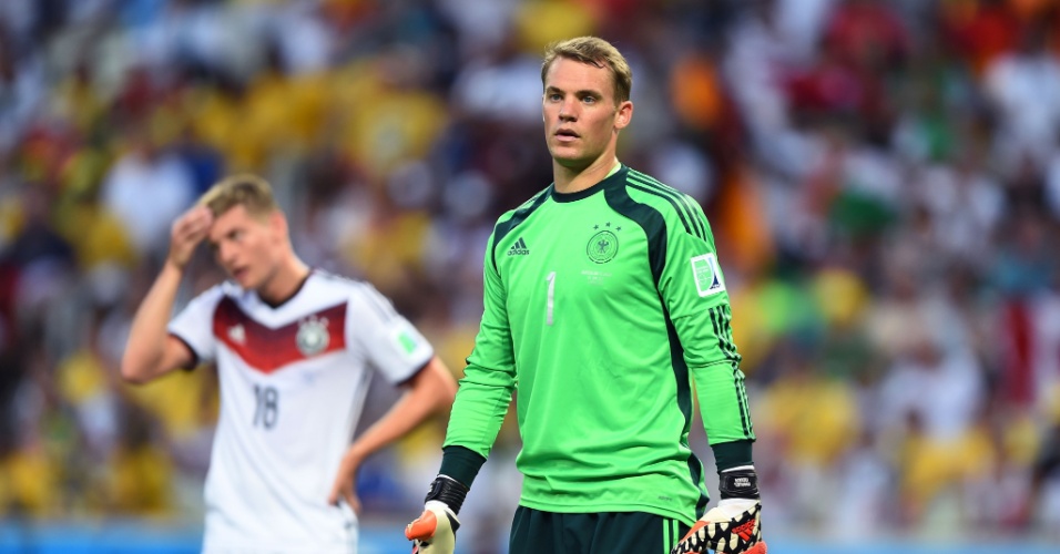 21.jun.2014 - Goleiro Manuel Neuer, da Alemanha, lamenta após Gana marcar no empate por 2 a 2 no Castelão