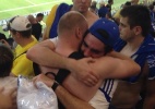 Marcelo Adnet vê jogo no meio da torcida da Bósnia e chora após eliminação - Guilherme Costa/UOL