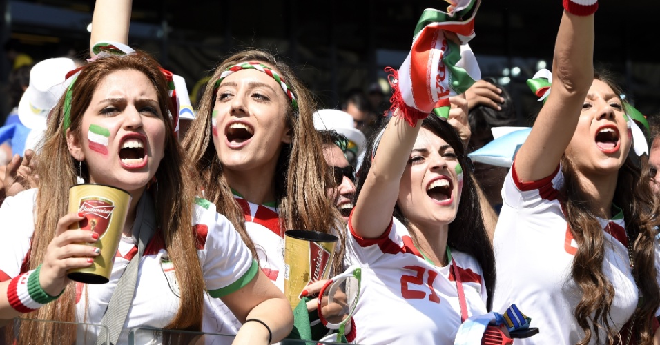 Torcedoras do Irã animadas com a partida contra a Argentina no Mineirão
